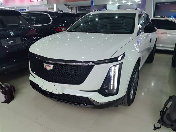 Фото 1 - Cadillac XT5