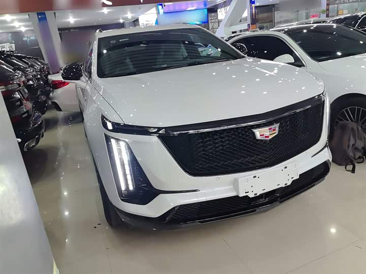 Фото 4 - Cadillac XT5
