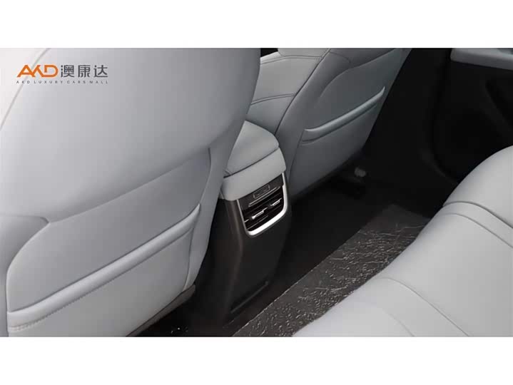 Фото 9 - XPeng Mona M03