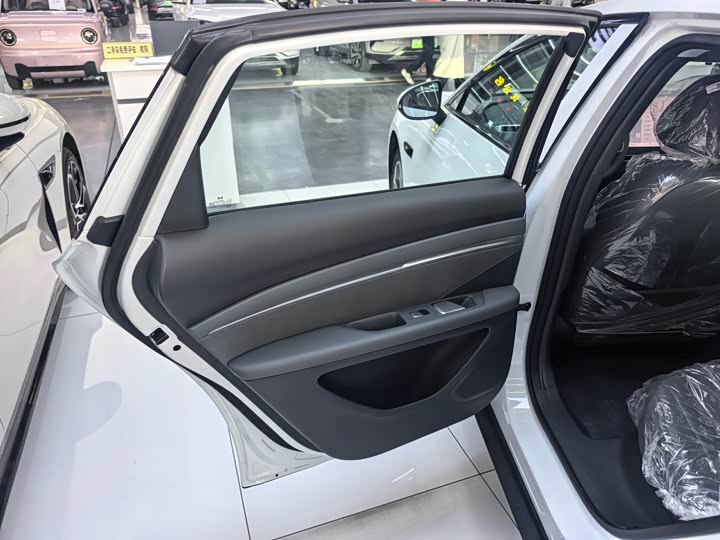 Фото 8 - XPeng Mona M03