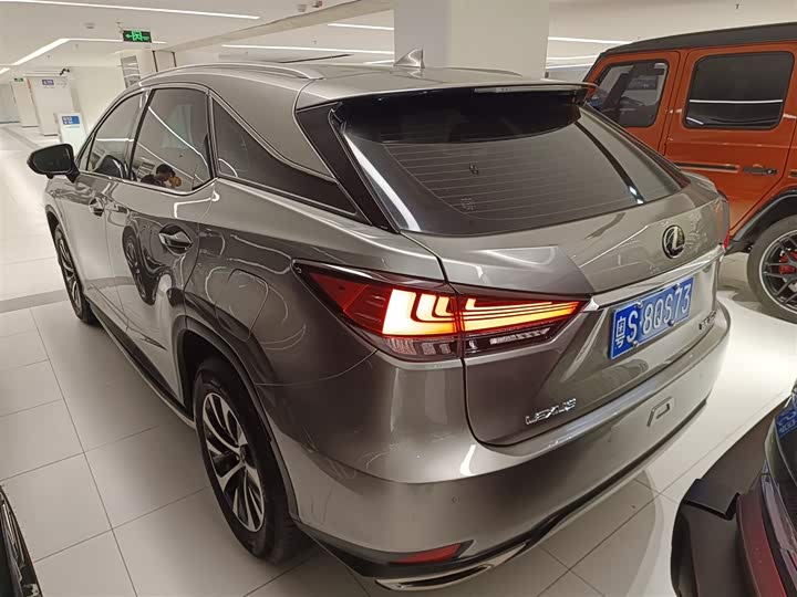 Фото 5 - Lexus RX