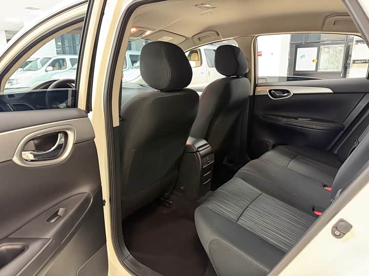 Фото 8 - Nissan Sylphy