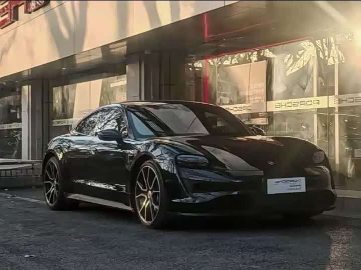 Фото 1 - Porsche Taycan