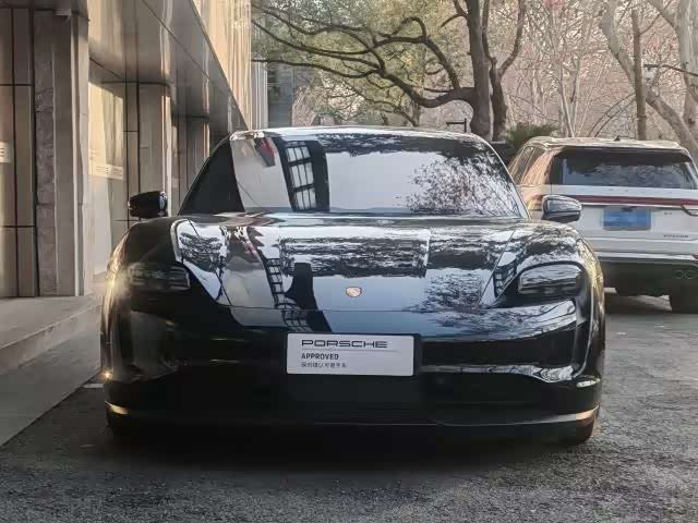 Фото 2 - Porsche Taycan