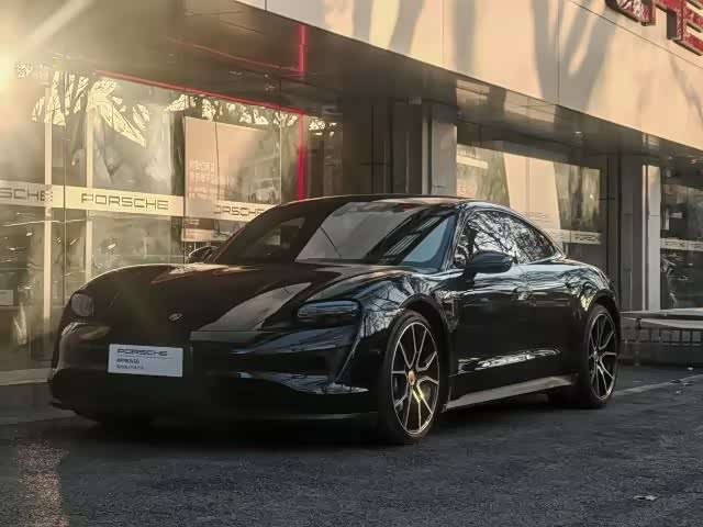 Фото 9 - Porsche Taycan