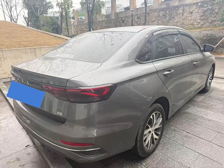 Фото 4 - Geely Emgrand