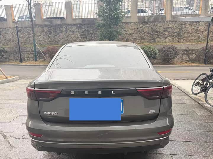 Фото 7 - Geely Emgrand