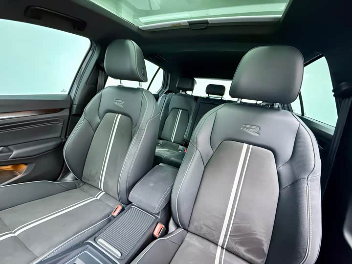 Фото 8 - Volkswagen Golf