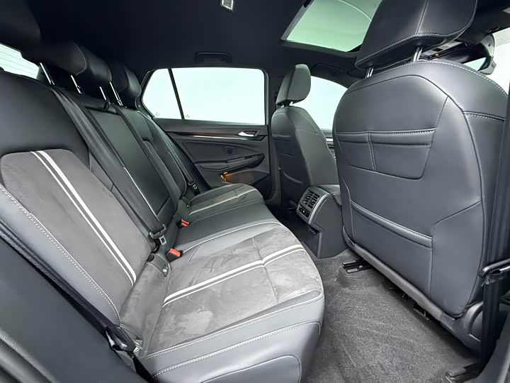 Фото 9 - Volkswagen Golf