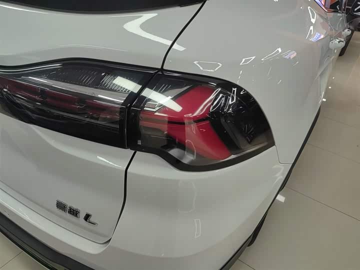 Фото 8 - Geely Okavango L