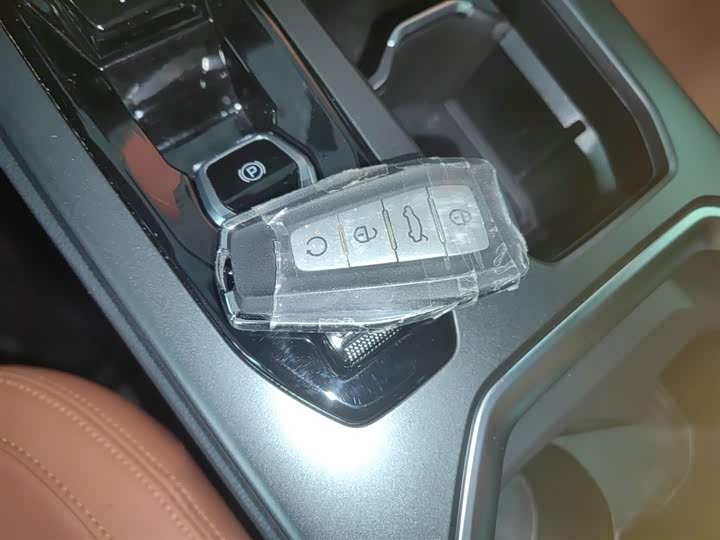 Фото 9 - Geely Okavango L