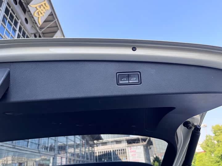 Фото 9 - Volkswagen Tiguan L Pro