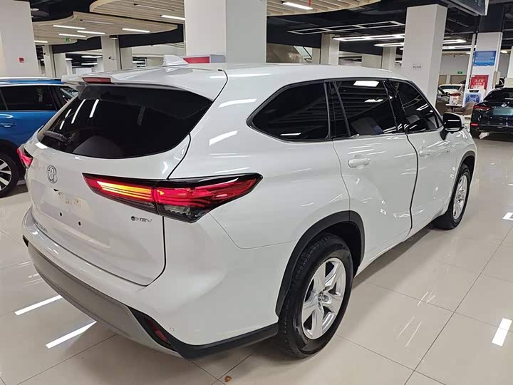 Фото 7 - Toyota Highlander