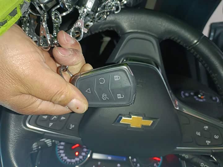 Фото 9 - Chevrolet Equinox