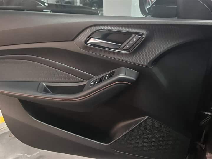 Фото 7 - MG Motor 5