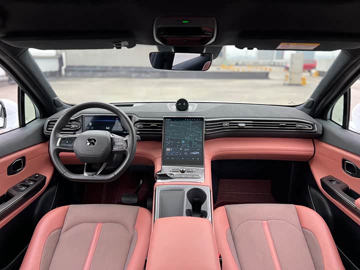 Фото 8 - Nio EC6