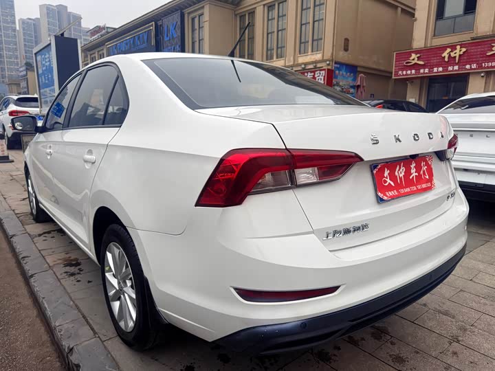 Фото 6 - Skoda Rapid