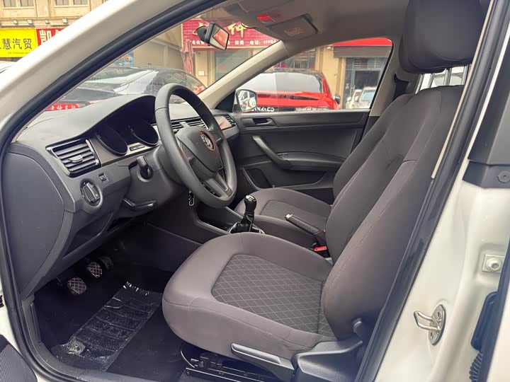 Фото 8 - Skoda Rapid