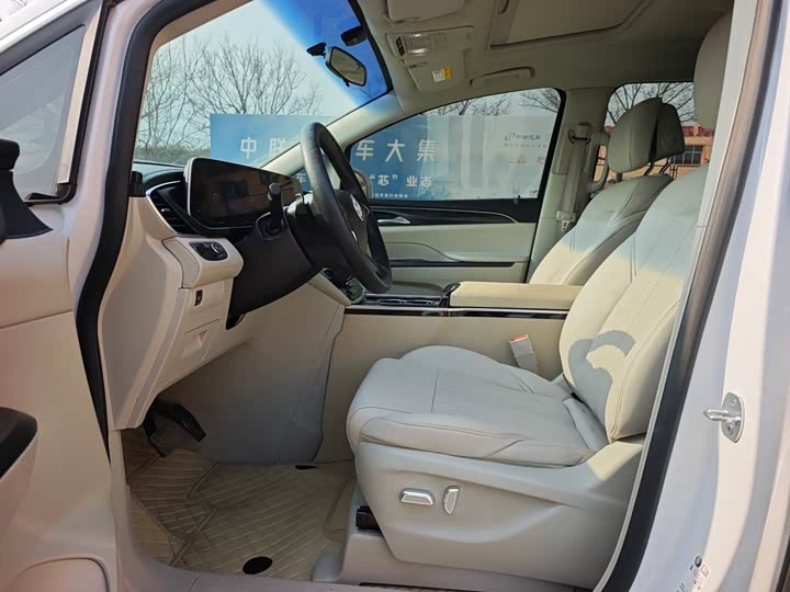 Фото 9 - Buick GL8 ES