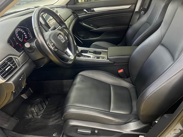 Фото 8 - Honda Accord