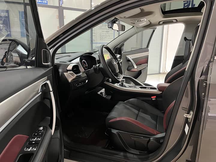 Фото 8 - Geely Coolray