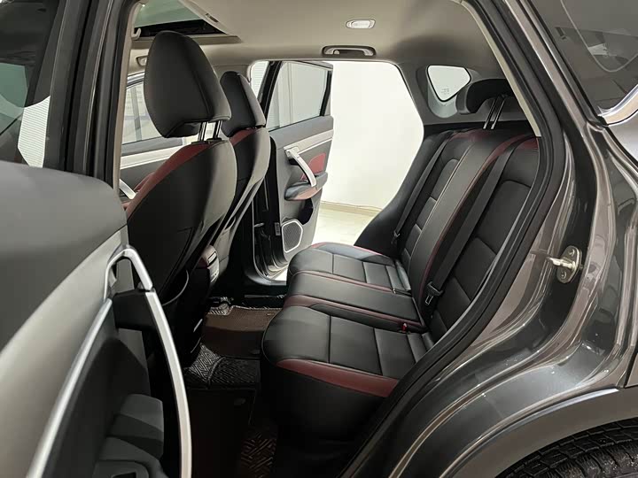 Фото 9 - Geely Coolray