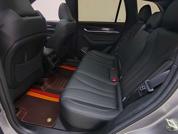 Фото 9 - Geely Monjaro