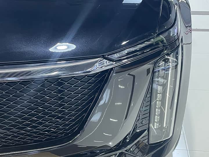 Фото 4 - Cadillac XT5