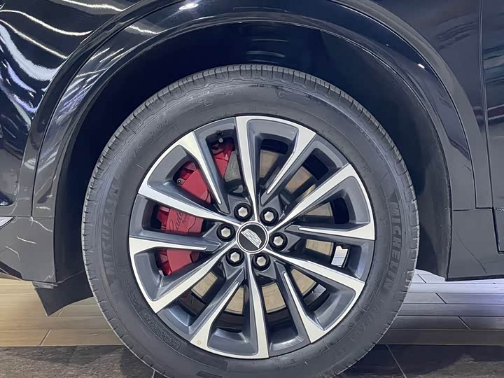 Фото 5 - Cadillac XT5