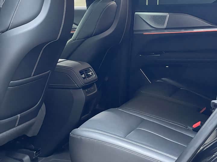 Фото 7 - Cadillac XT5