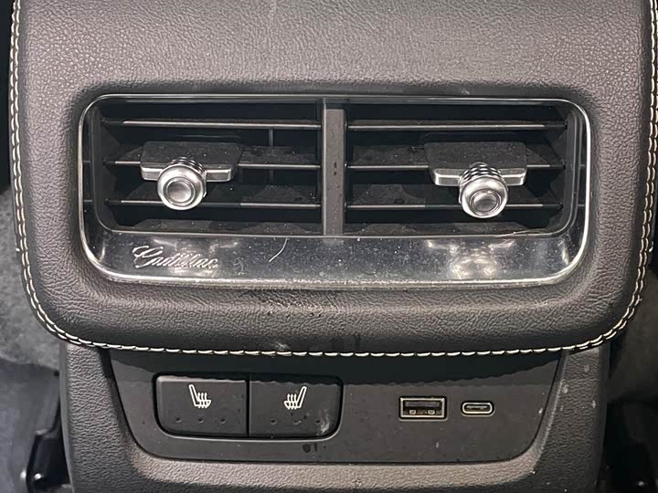 Фото 8 - Cadillac XT5