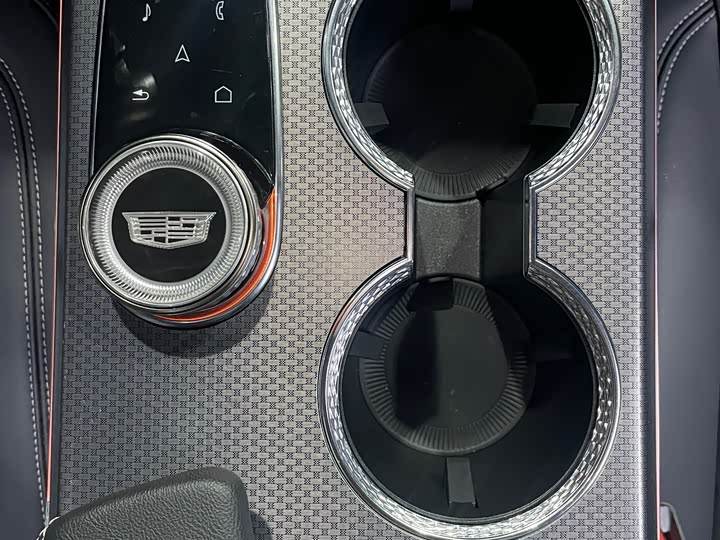 Фото 9 - Cadillac XT5