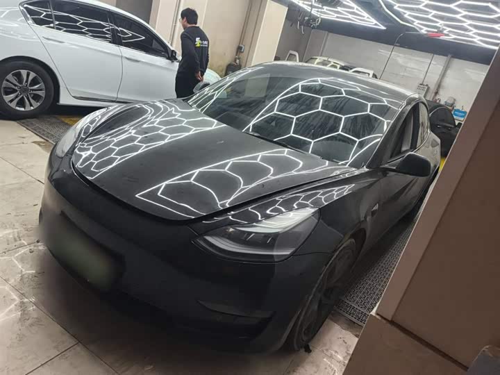 Фото 2 - Tesla Model 3