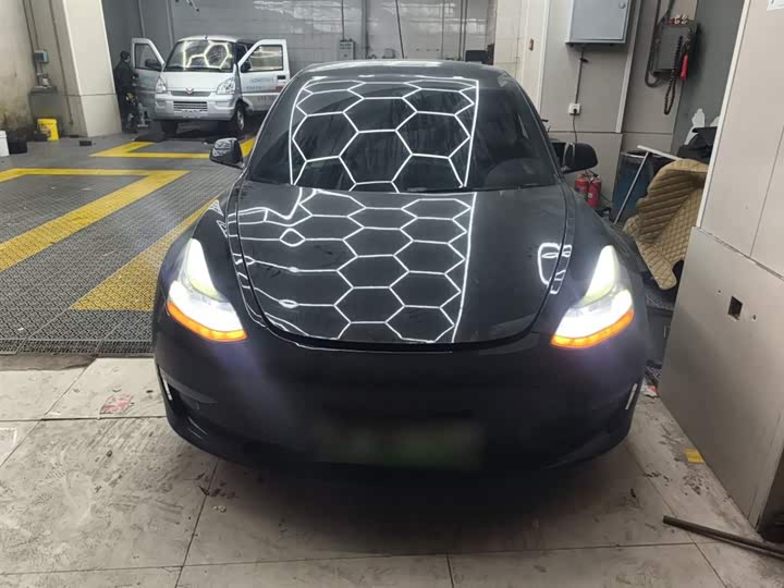 Фото 3 - Tesla Model 3