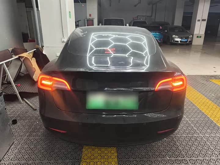 Фото 6 - Tesla Model 3