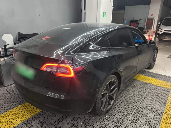 Фото 7 - Tesla Model 3