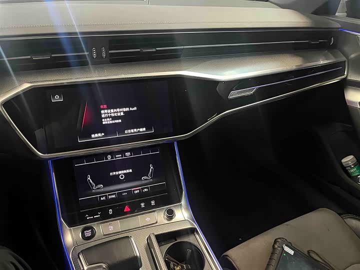 Фото 9 - Audi A6L