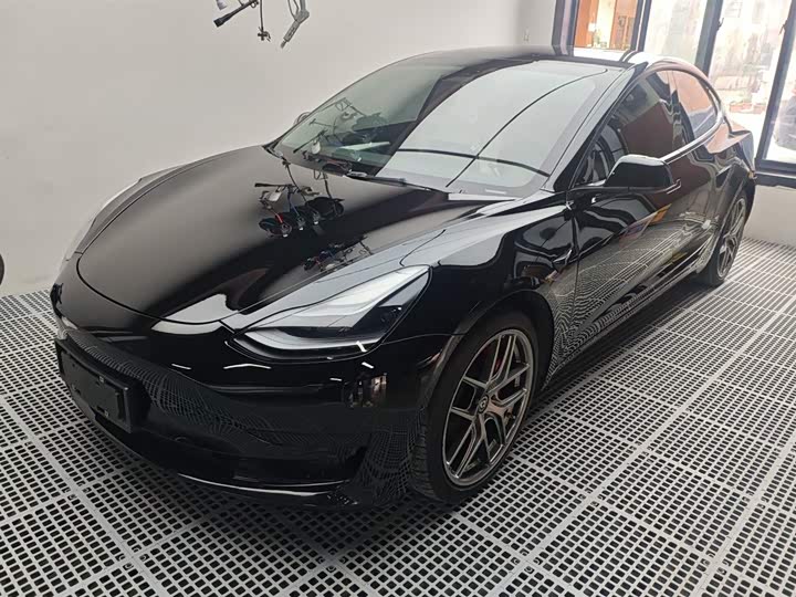 Фото 2 - Tesla Model 3