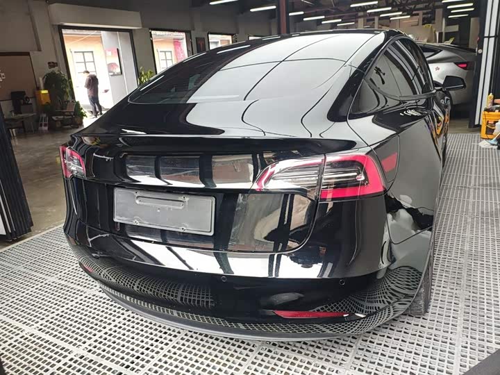 Фото 6 - Tesla Model 3