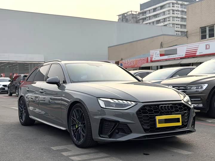 Фото 3 - Audi A4