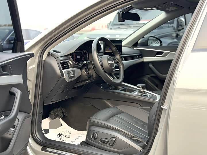 Фото 4 - Audi A4