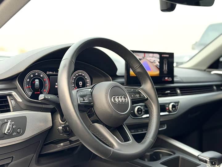Фото 7 - Audi A4