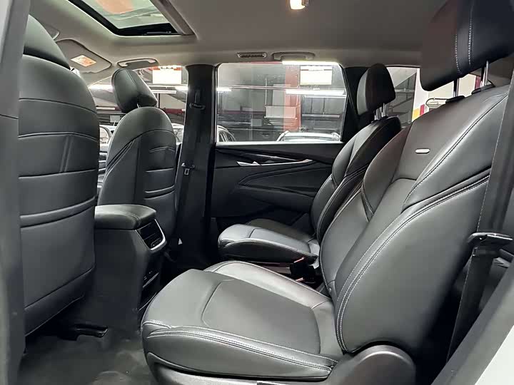 Фото 6 - Maxus Euniq 5