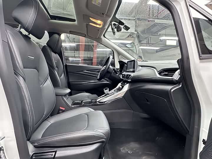 Фото 7 - Maxus Euniq 5