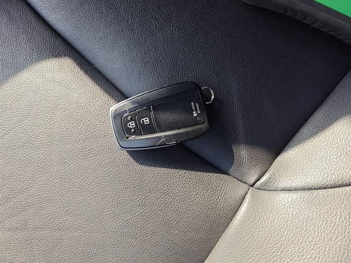 Фото 9 - Toyota Wildlander