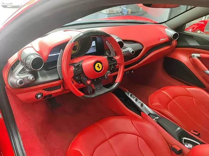 Фото 3 - Ferrari F8