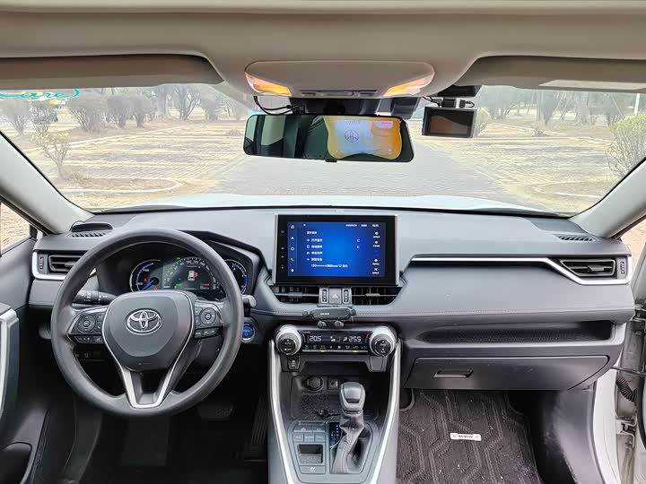 Фото 7 - Toyota RAV4