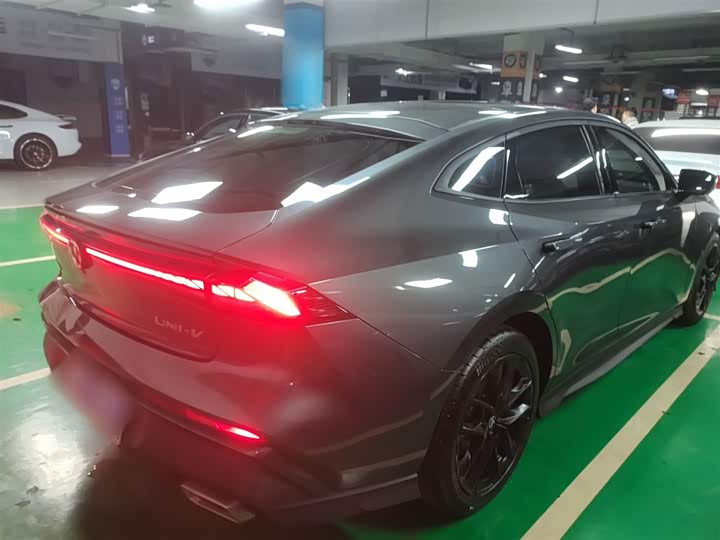 Фото 7 - Changan UNI-V