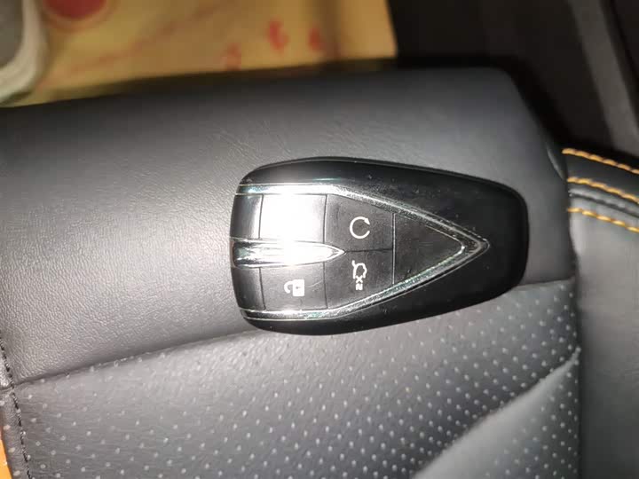 Фото 9 - Changan UNI-V