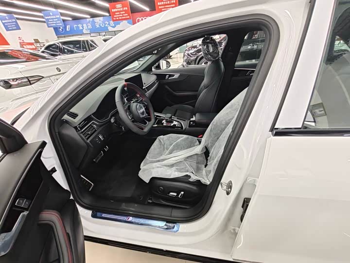 Фото 5 - Audi A4L